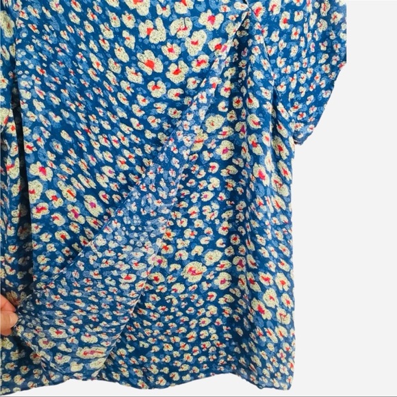 Cabi Flutter Sleeve Crossover-Back Button Detail Blouse, Size Medium - NWOT - Picture 3 of 11